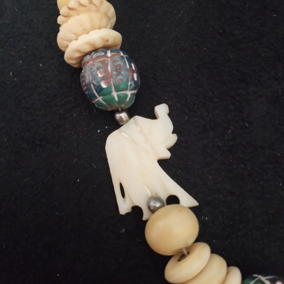 Wood Bead Crocodile Necklace - Picture 3 of 7